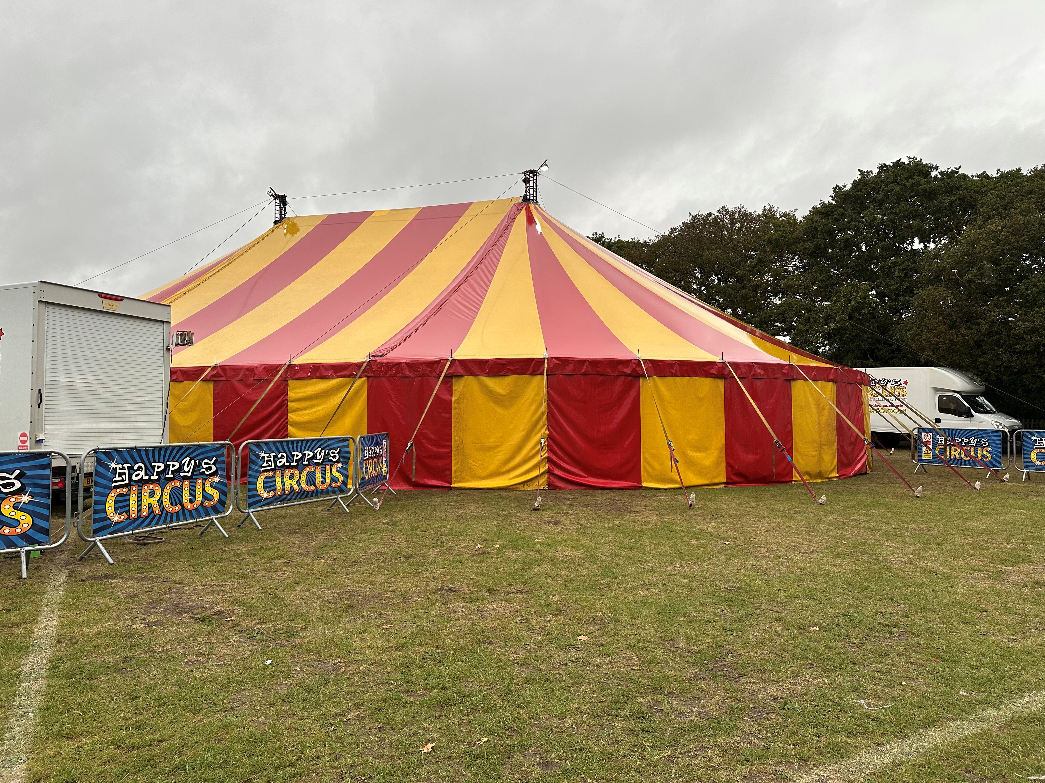 Happys Circus 1.jpg